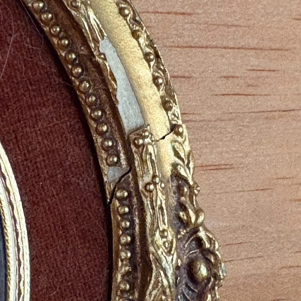 Vintage Gold Ornate Oval Frame Cameo Creation.